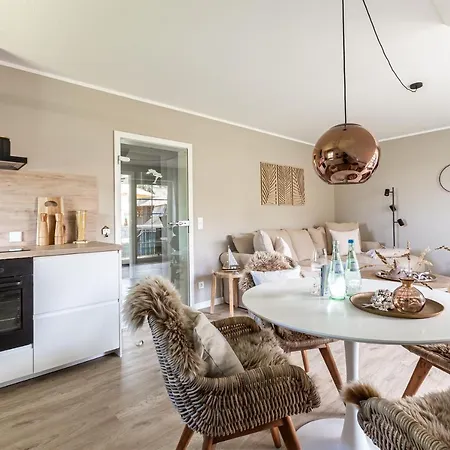 Schoene Aussichten Daire *